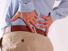 右睾丸涨痛，右腰痛是怎么原因引起的？